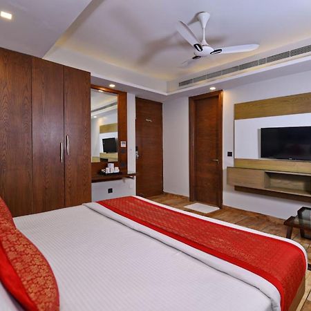 Hotel Nityaa Suites New Delhi Bagian luar foto