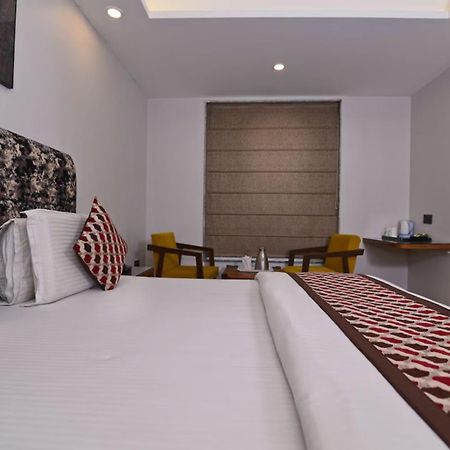 Hotel Nityaa Suites New Delhi Bagian luar foto