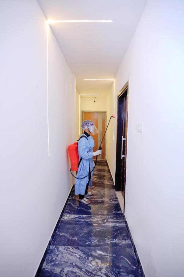 Hotel Nityaa Suites New Delhi Bagian luar foto