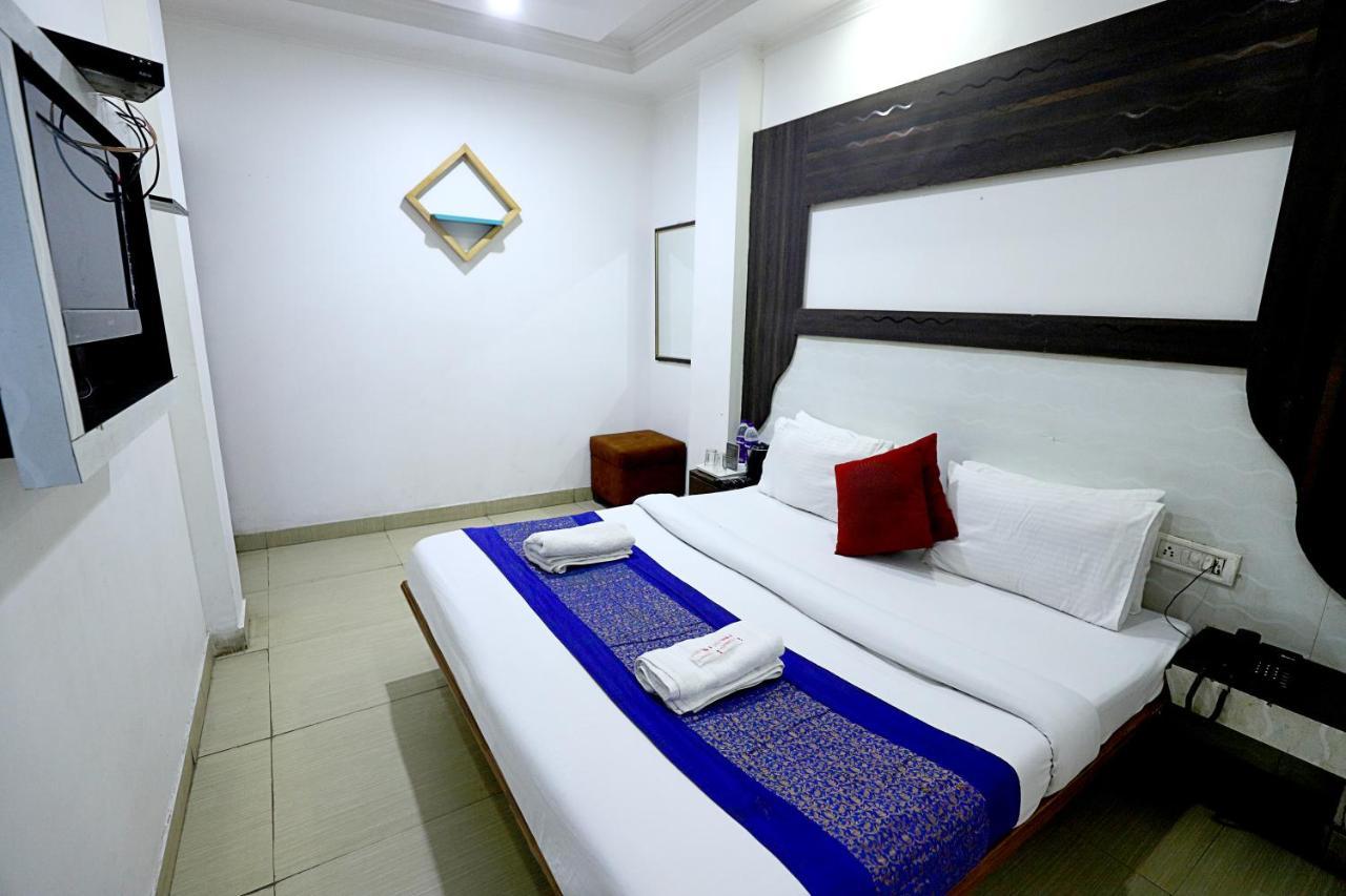 Hotel Nityaa Suites New Delhi Bagian luar foto