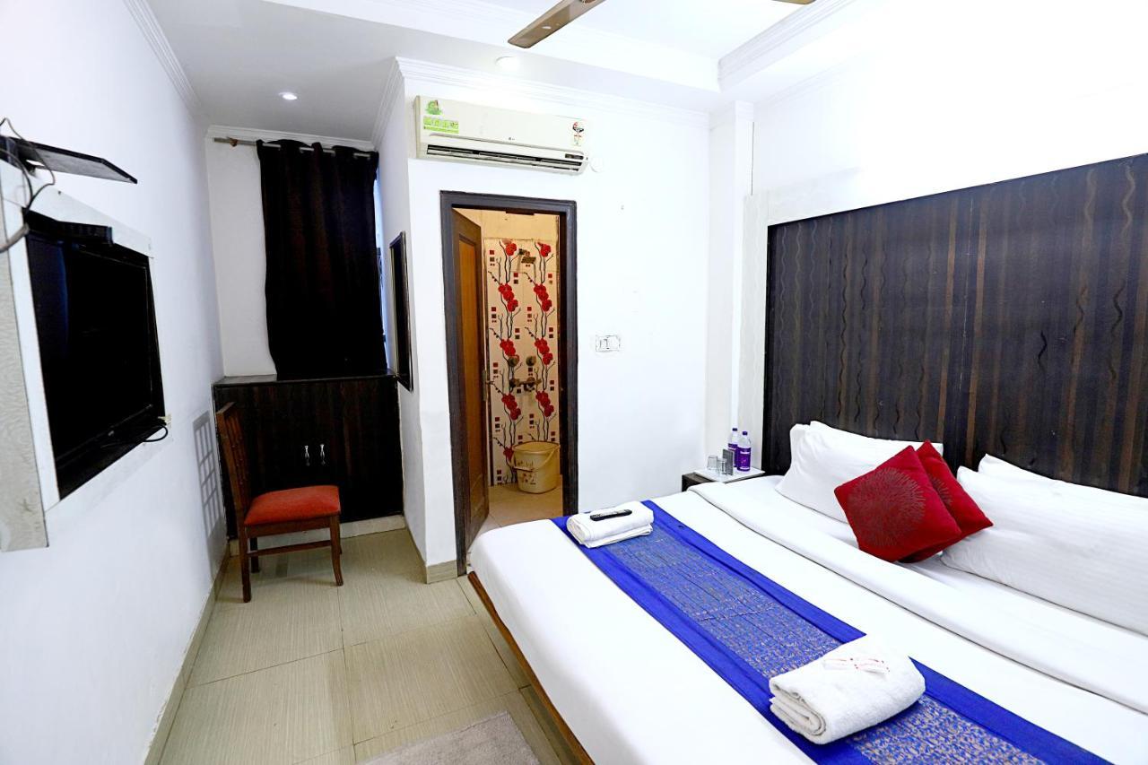Hotel Nityaa Suites New Delhi Bagian luar foto