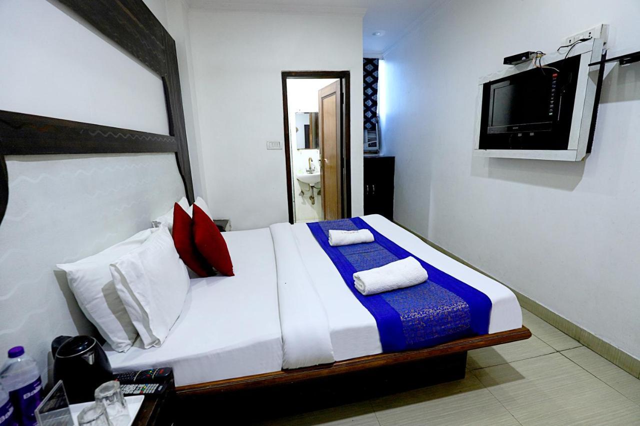 Hotel Nityaa Suites New Delhi Bagian luar foto