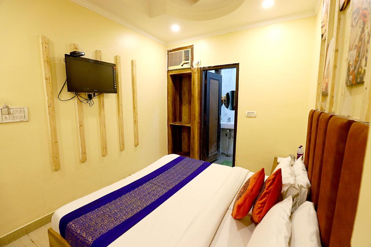 Hotel Nityaa Suites New Delhi Bagian luar foto