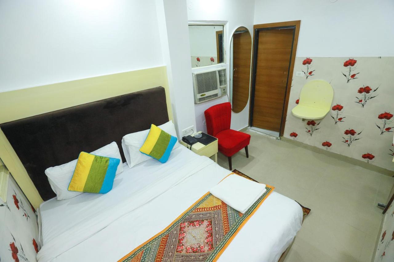 Hotel Nityaa Suites New Delhi Bagian luar foto