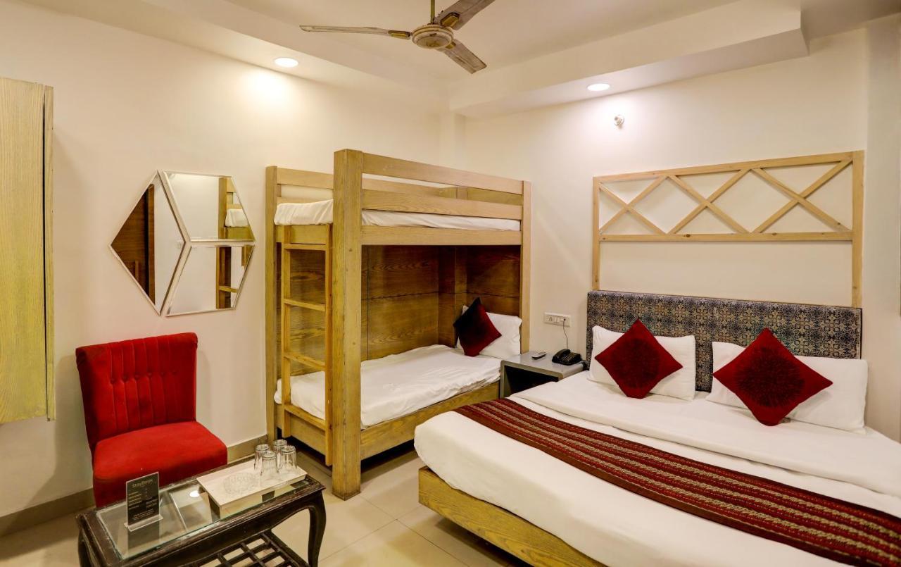 Hotel Nityaa Suites New Delhi Bagian luar foto