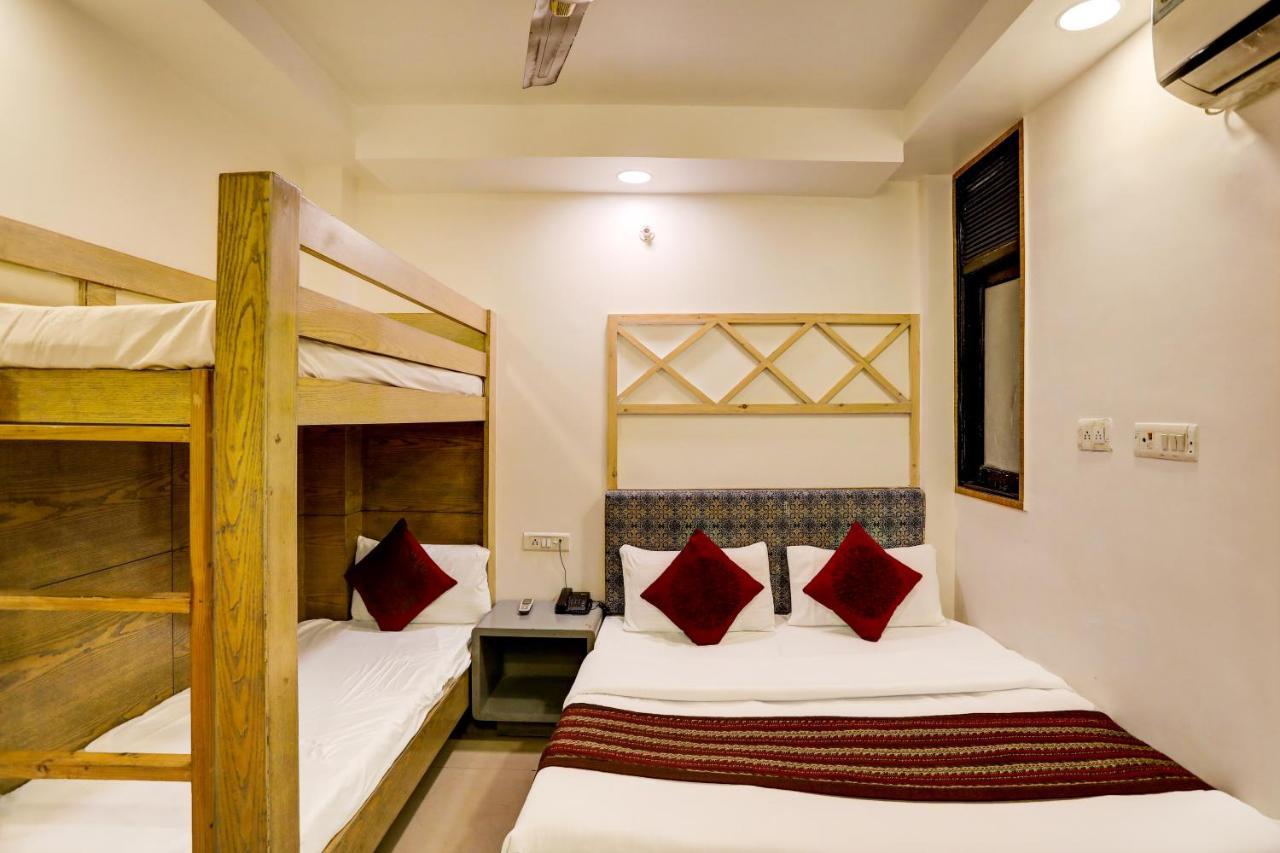 Hotel Nityaa Suites New Delhi Bagian luar foto
