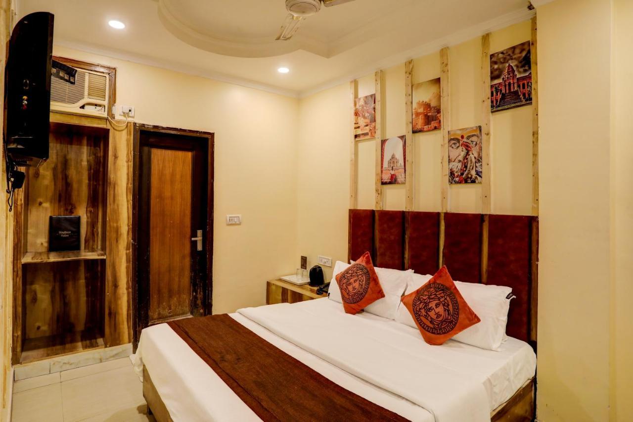 Hotel Nityaa Suites New Delhi Bagian luar foto