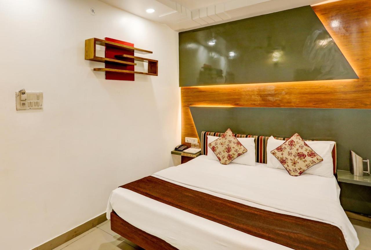 Hotel Nityaa Suites New Delhi Bagian luar foto