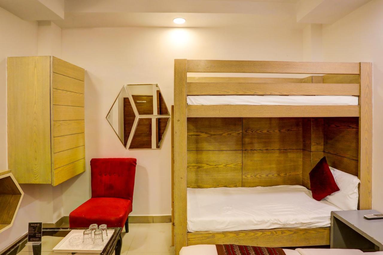 Hotel Nityaa Suites New Delhi Bagian luar foto