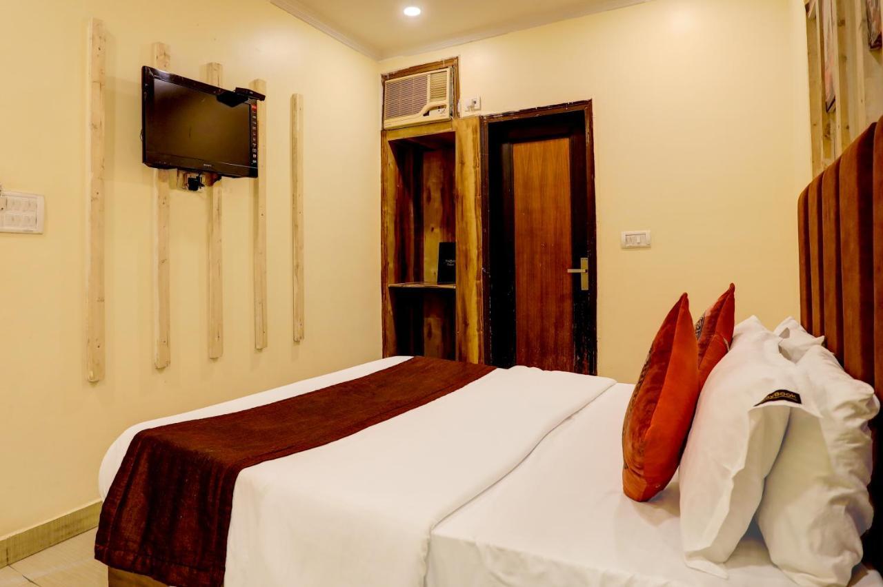 Hotel Nityaa Suites New Delhi Bagian luar foto