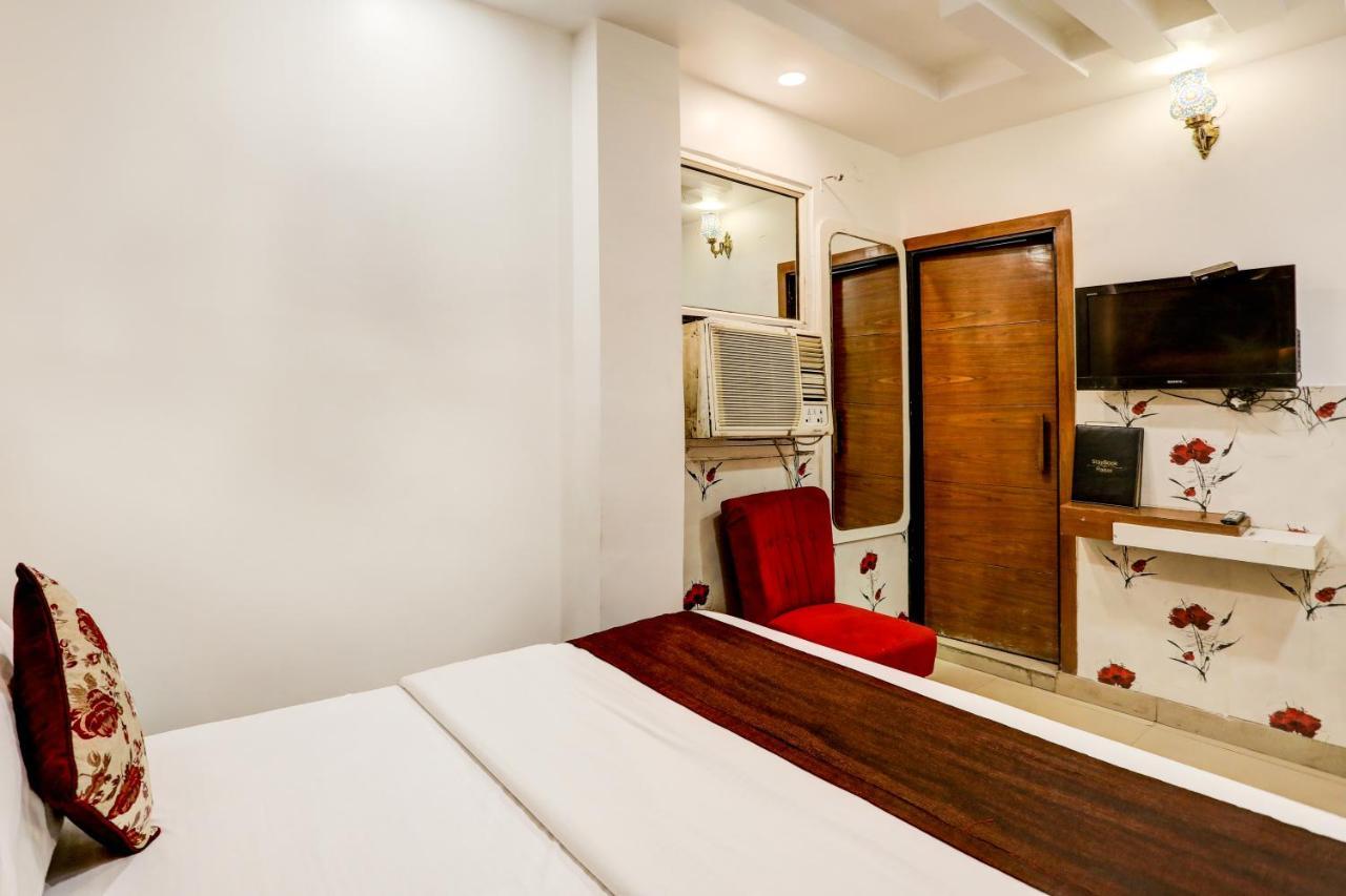 Hotel Nityaa Suites New Delhi Bagian luar foto