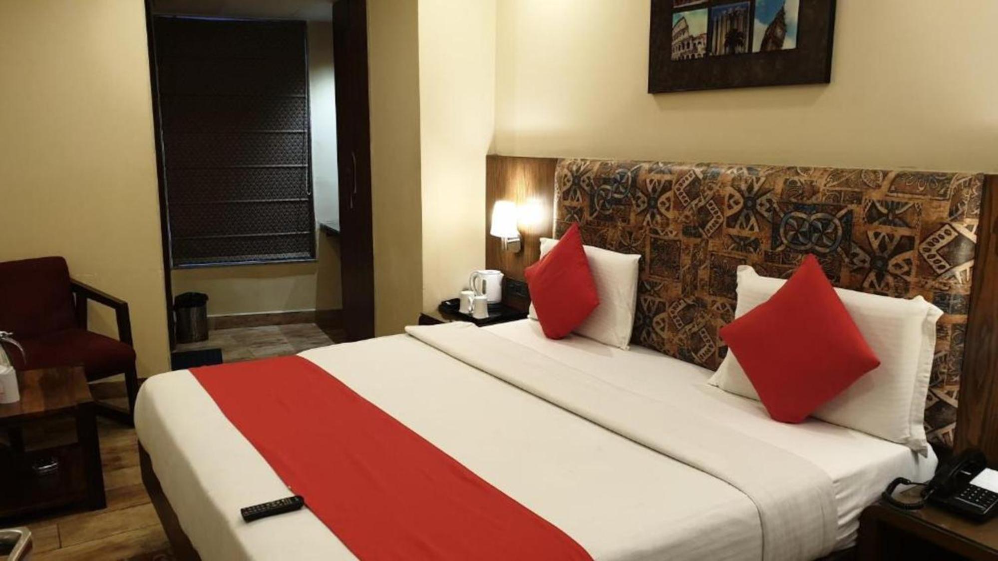 Hotel Nityaa Suites New Delhi Bagian luar foto