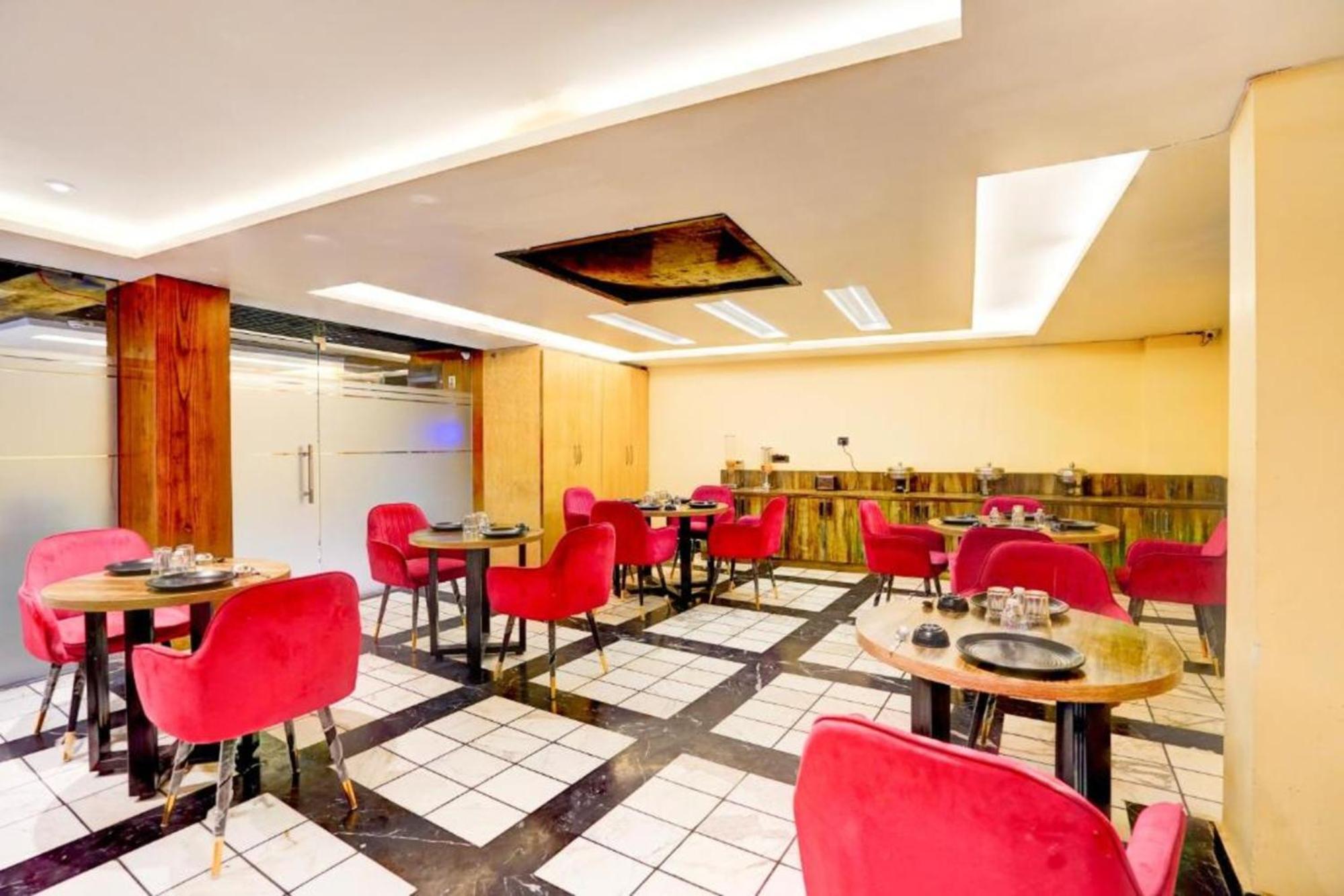 Hotel Nityaa Suites New Delhi Bagian luar foto