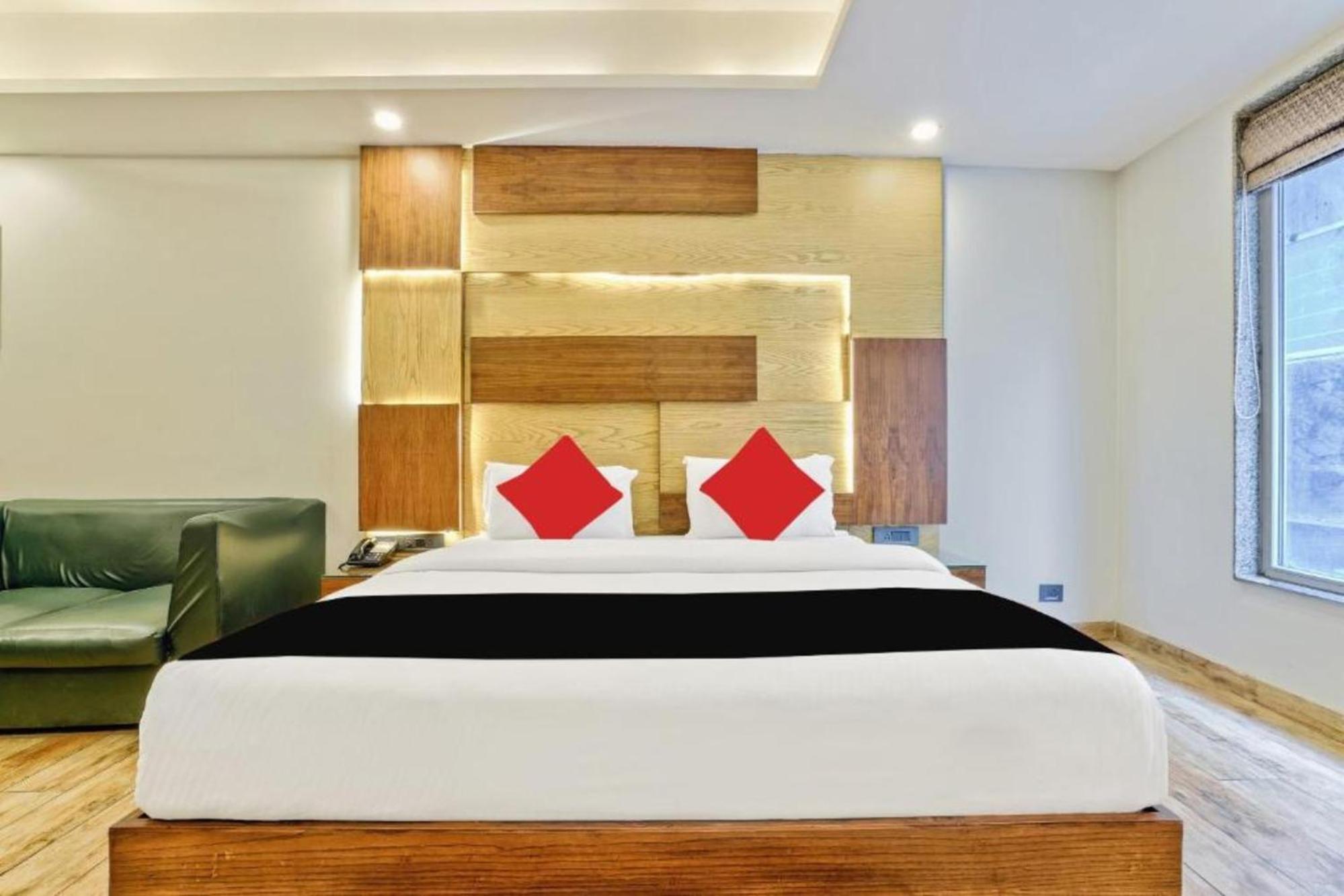 Hotel Nityaa Suites New Delhi Bagian luar foto