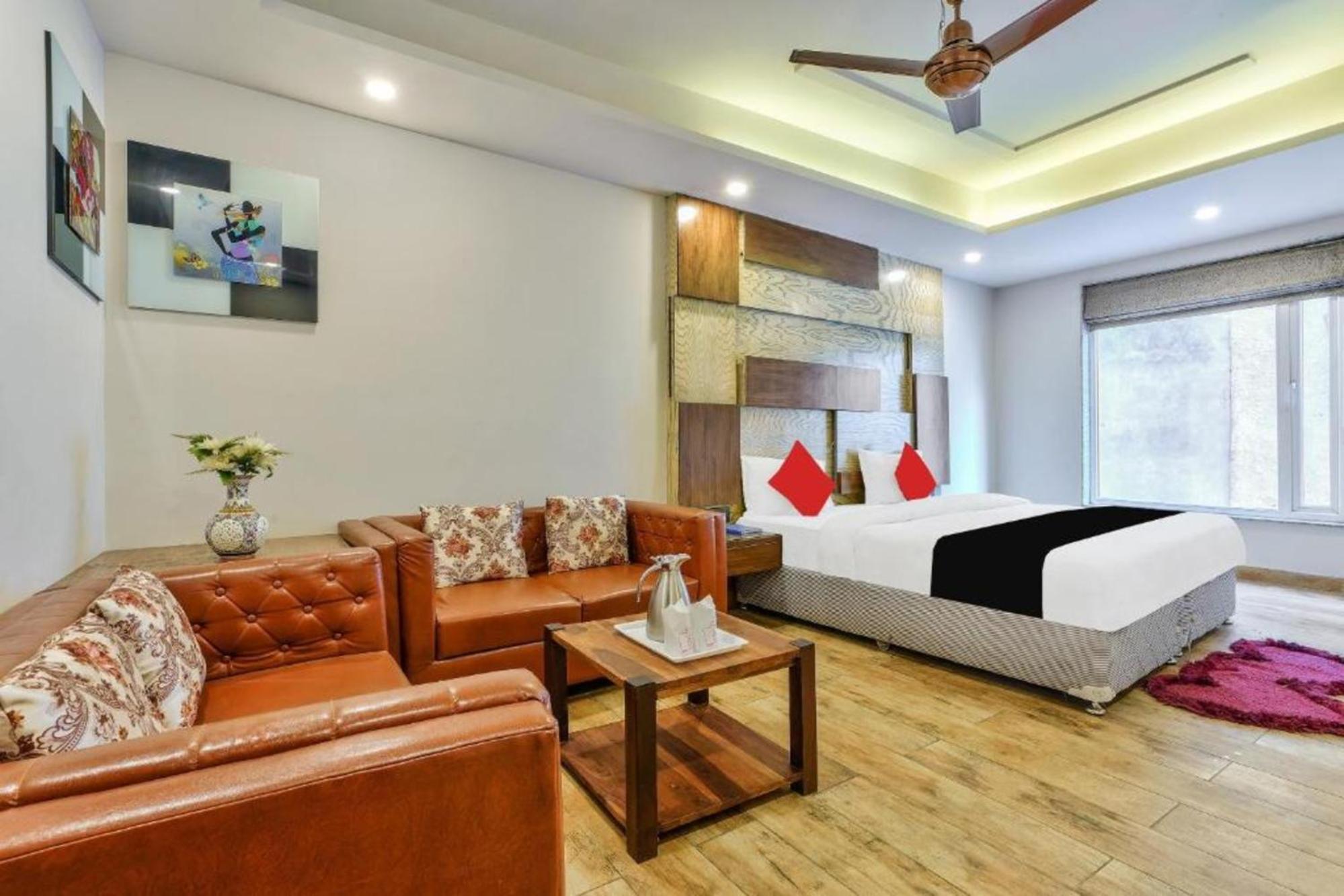 Hotel Nityaa Suites New Delhi Bagian luar foto