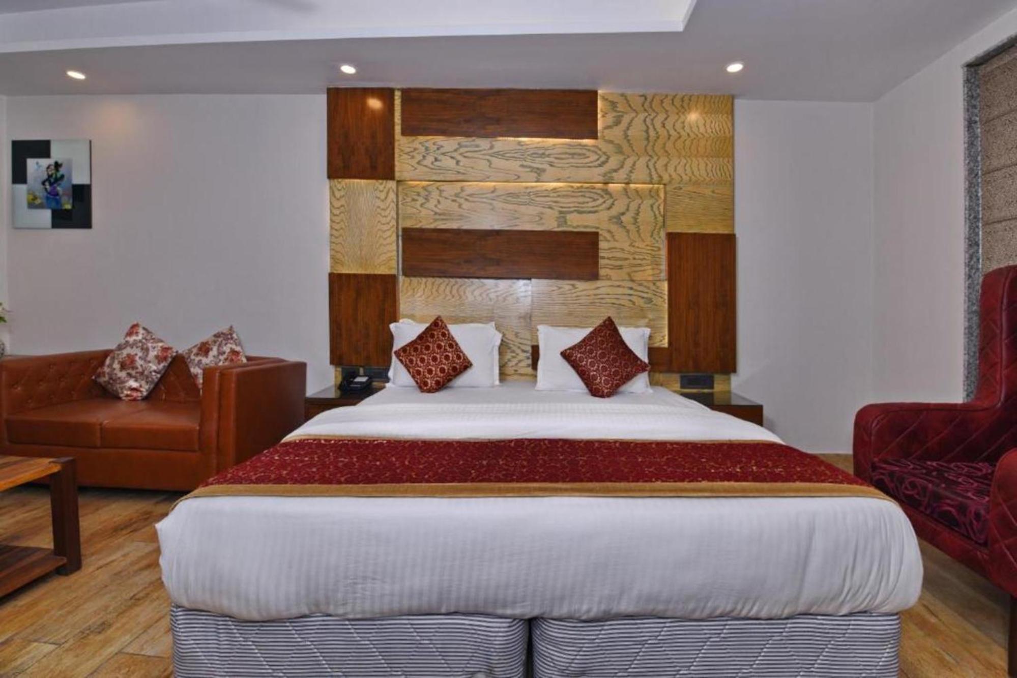 Hotel Nityaa Suites New Delhi Bagian luar foto