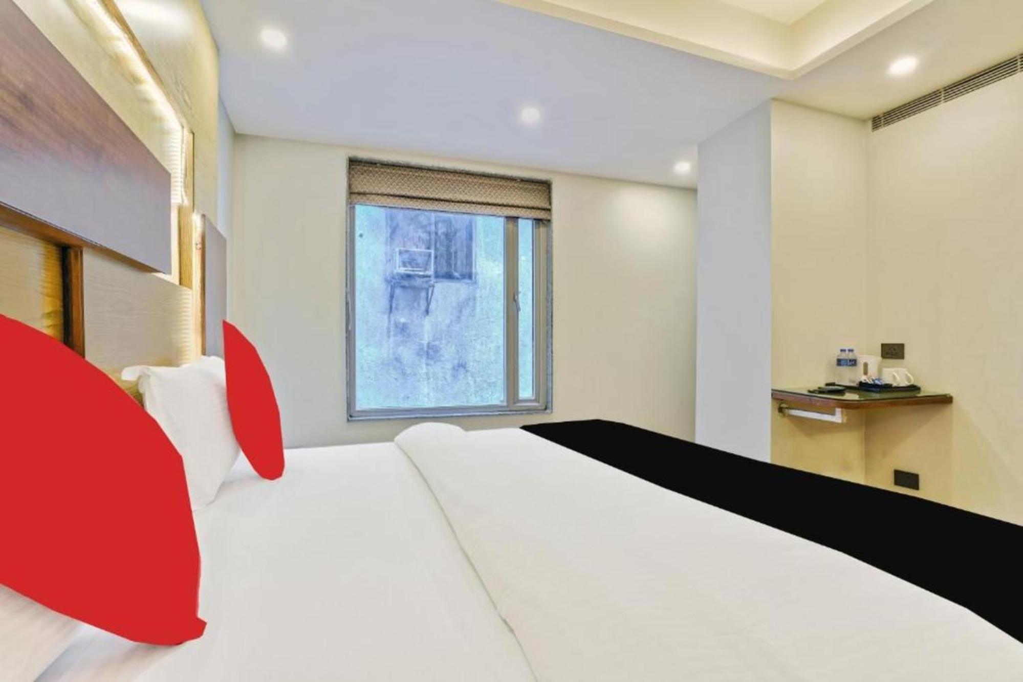 Hotel Nityaa Suites New Delhi Bagian luar foto