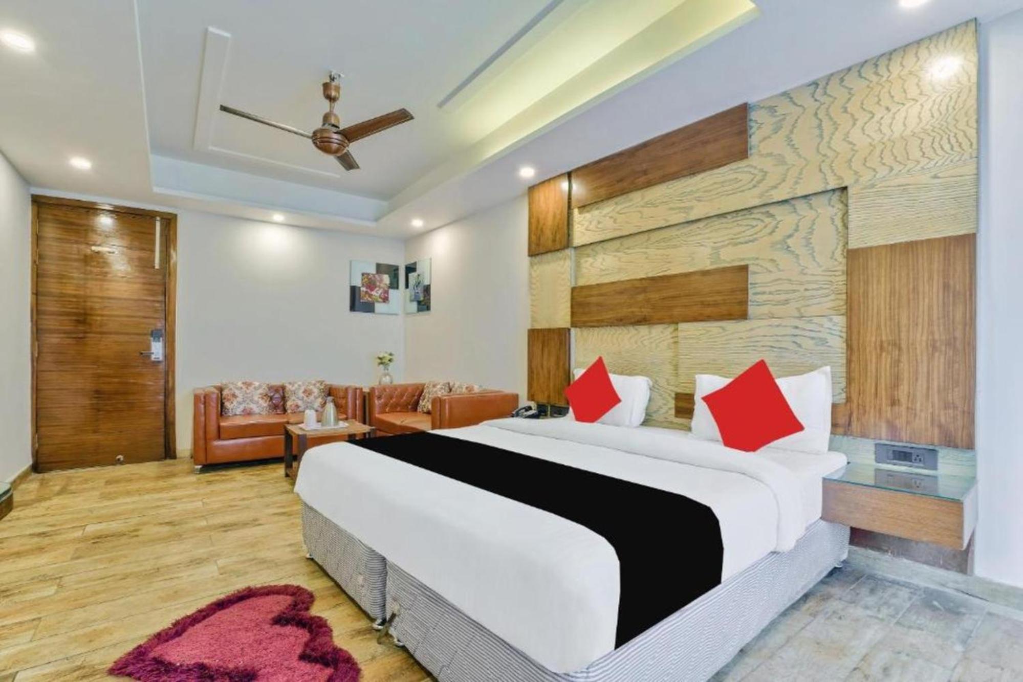 Hotel Nityaa Suites New Delhi Bagian luar foto