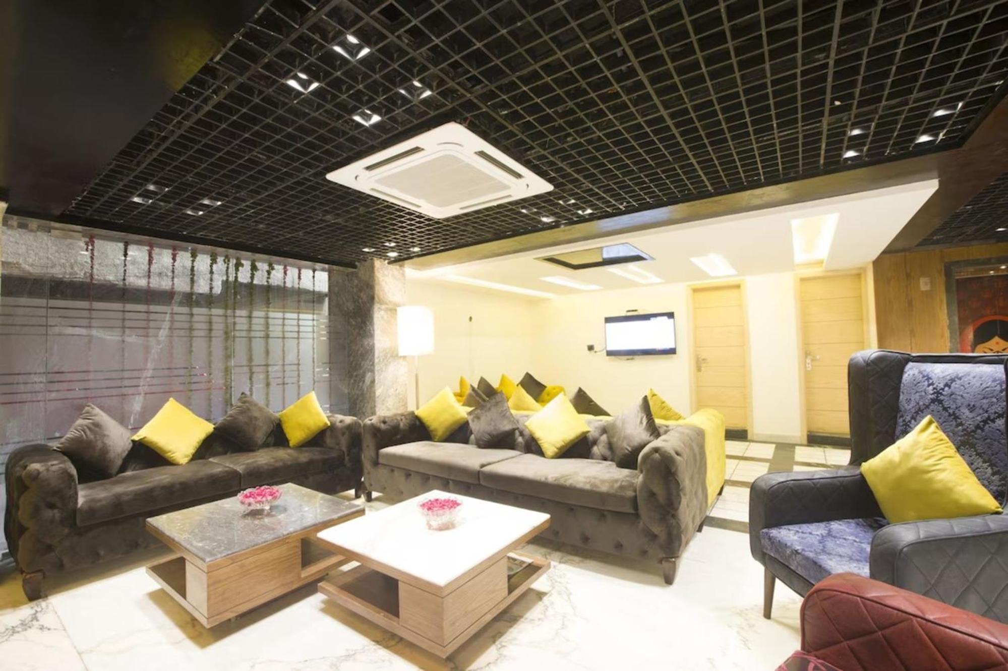 Hotel Nityaa Suites New Delhi Bagian luar foto